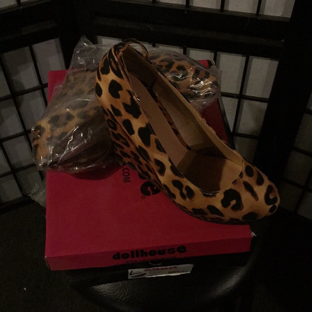 Leopard print wedges